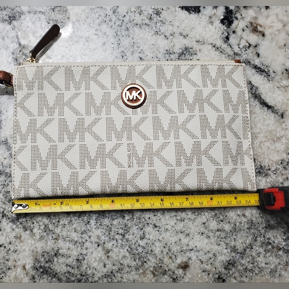 Michael Kors White/Cream/Tan Monogram Wristlet. NWOT! - Picture 5 of 6